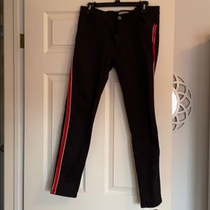 Mid rise jeans with red stripe